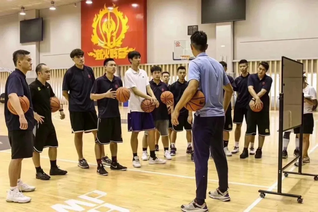 借助线上篮球训练平台在家也能追逐梦想_0